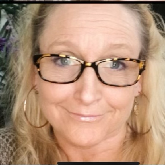 Meet your Posher, Jaclyn - Picture 2 of 4